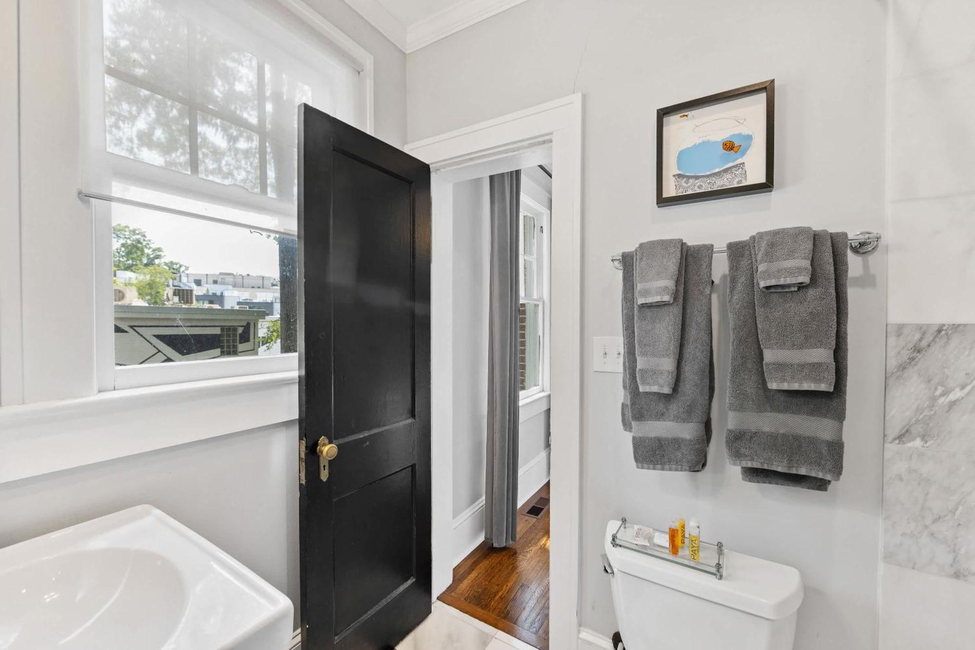 2 Bedroom In Myers Park With Comfortable Screened Porch Holiday home *