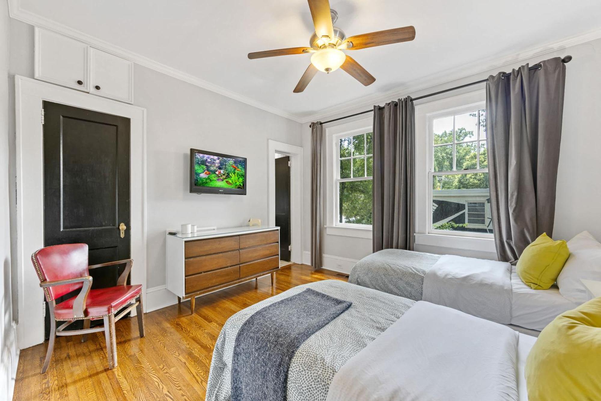 Holiday home 2 Bedroom In Myers Park With Comfortable Screened Porch Charlotte