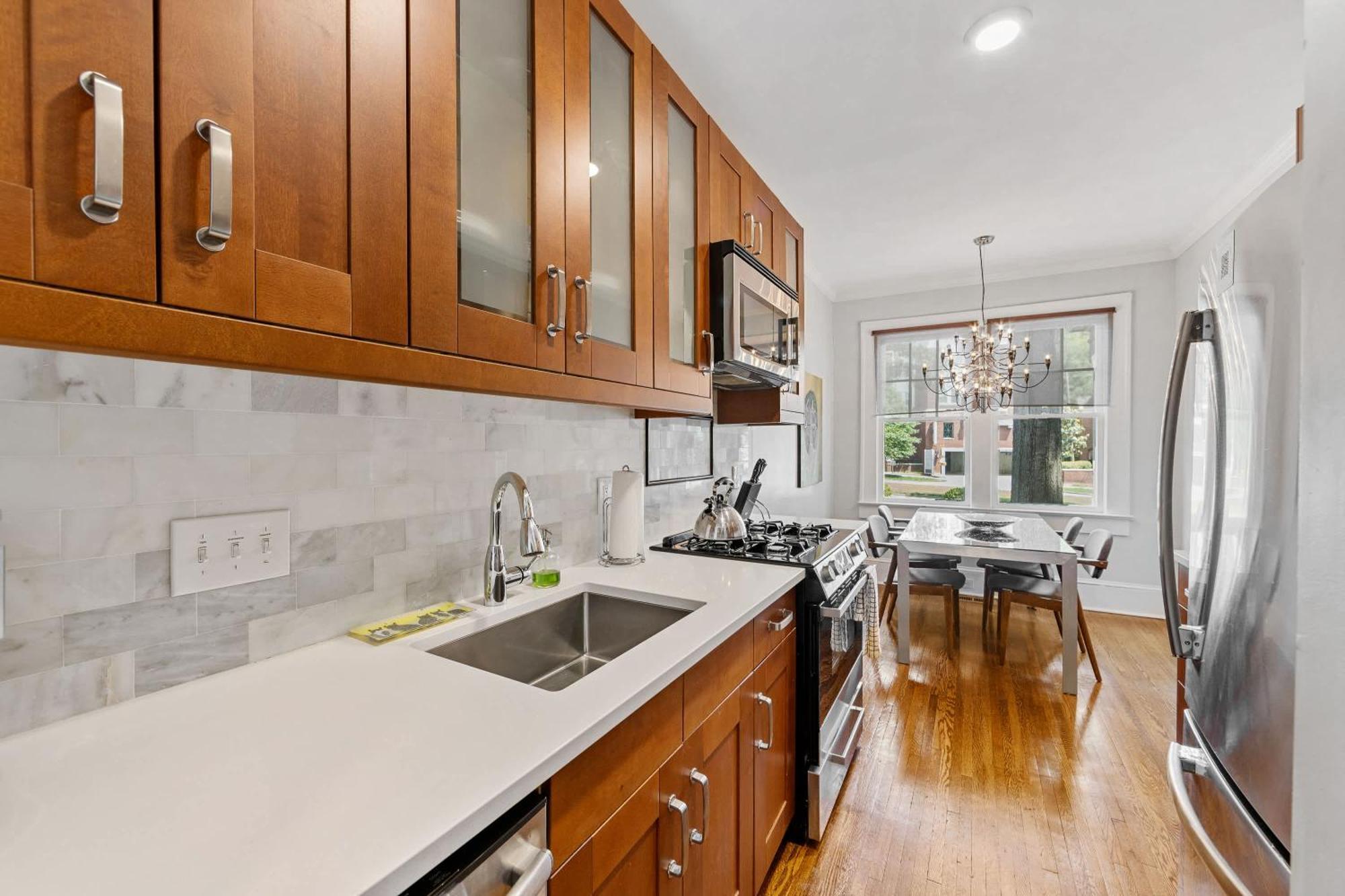 2 Bedroom In Myers Park With Comfortable Screened Porch *